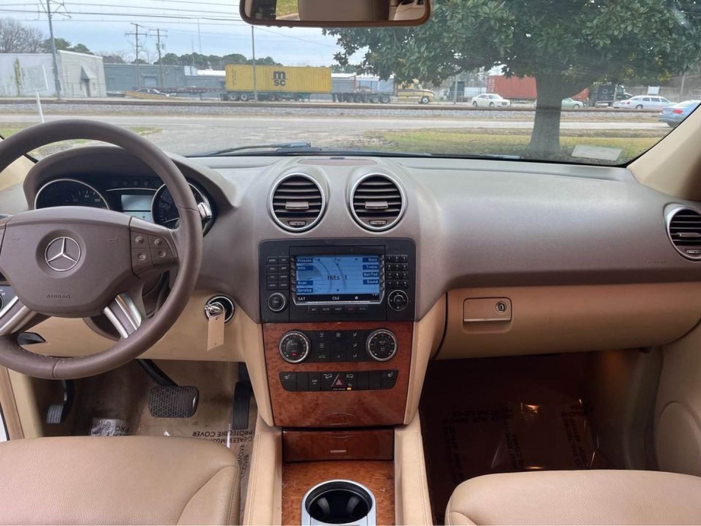 2008 WHITE /Tan Mercedes-Benz M-Class ML350 (4JGBB86E48A) with an 3.5L V6 DOHC 24V engine, 7-Speed Automatic Overdrive transmission, located at 5700 Curlew Drive, Norfolk, VA, 23502, (757) 455-6330, 36.841885, -76.209412 - Photo#11